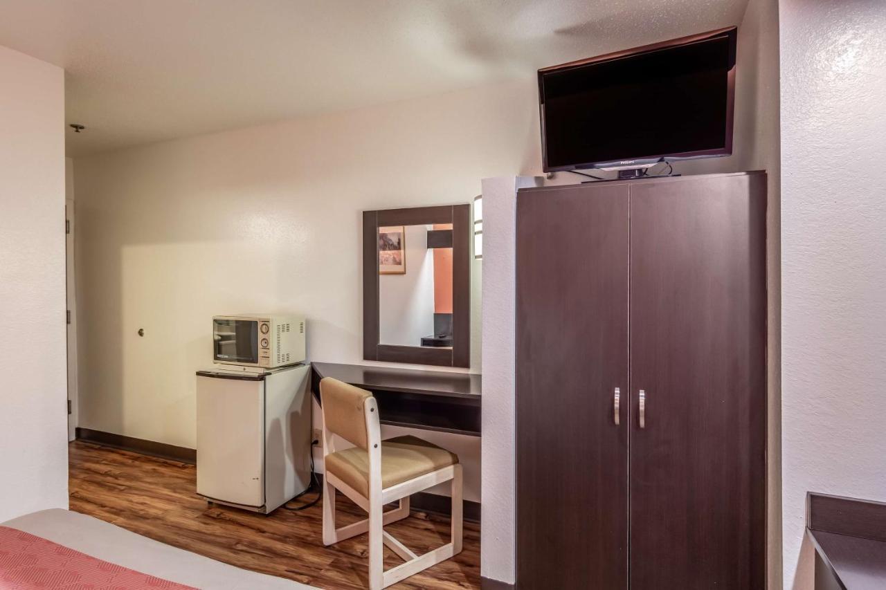 Motel 6 Chattanooga Downtown Екстер'єр фото